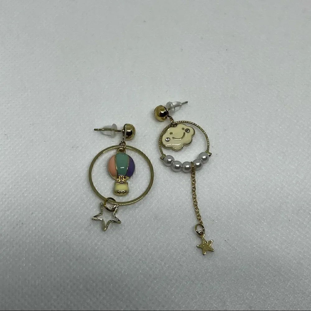 EARRINGS! Betsey Johnson Mismatched Cloud & Balloon post dangle BNWT